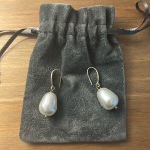 Pearl drop earrings